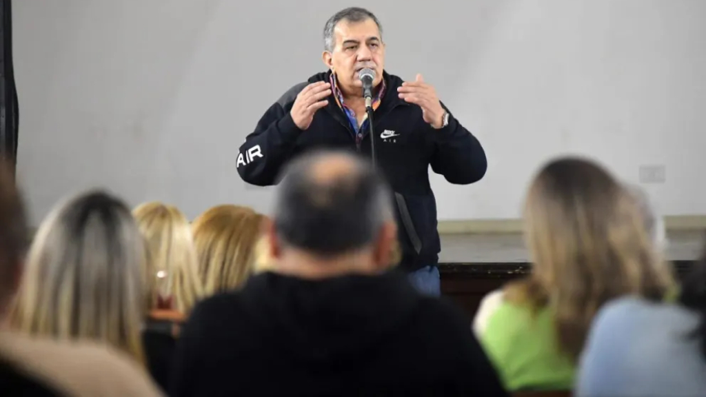 “La política de la buena onda de Frigerio con Milei le complica la vida a los entrerrianos”