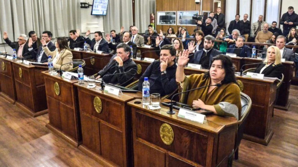 Frigerio tiene media sanción para el endeudamiento