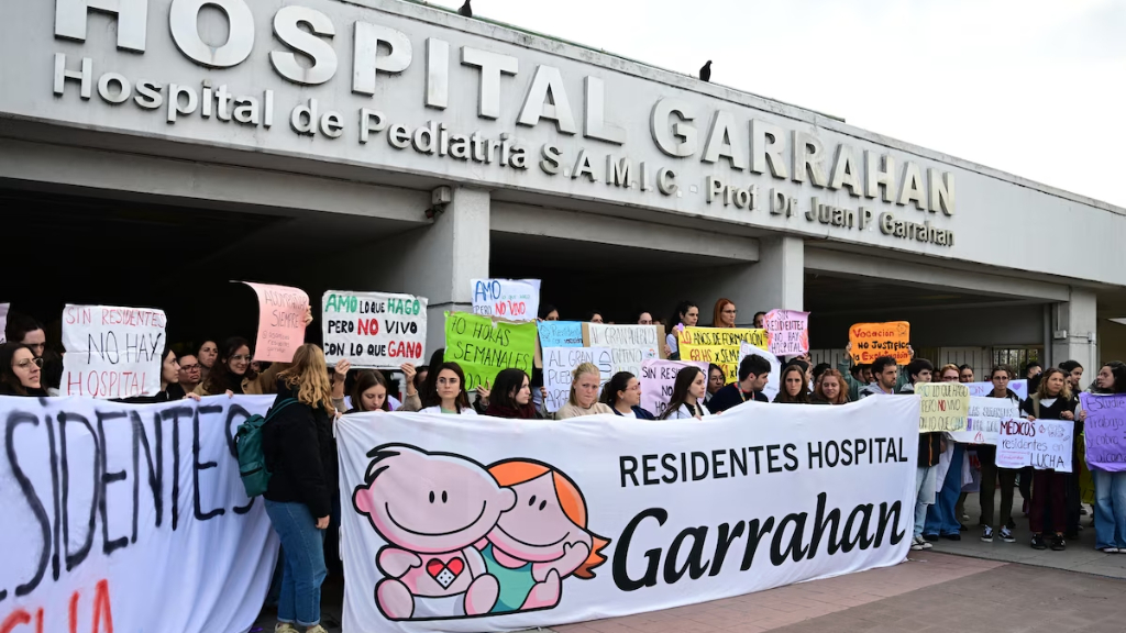 El Garrahan quedó sin amparo: Milei lo vetó 