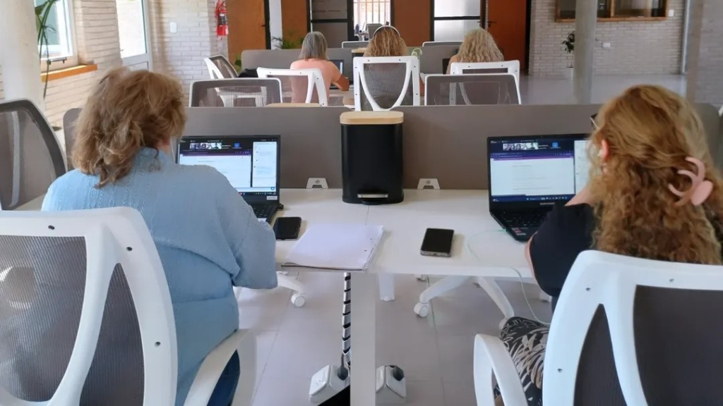 Comenzó el curso de Inteligencia Artificial para mayores de 50