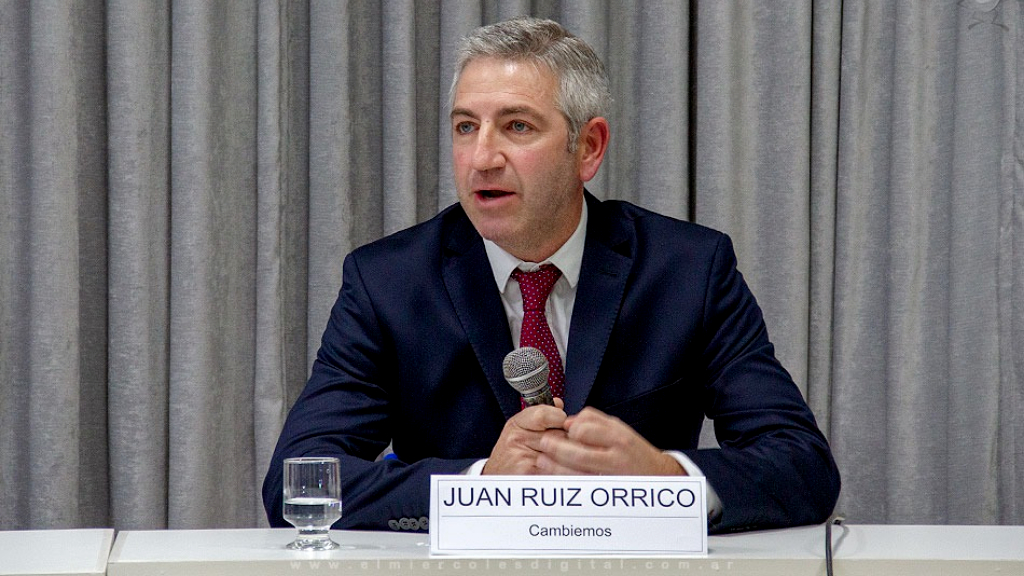Orrico puso dinero sobre la mesa y las familias lo rechazaron
