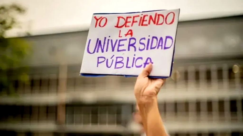 Universidades nacionales con paro total semanal
