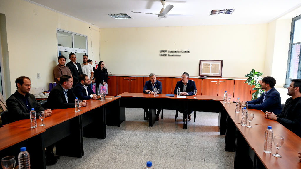 Frigerio transfirió a la UNER el edificio de Económicas