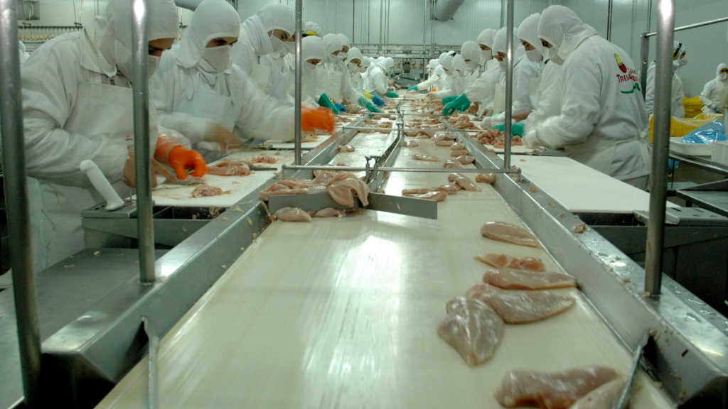 Productores abandonan a Granja Tres Arroyos y se agrava la situación 