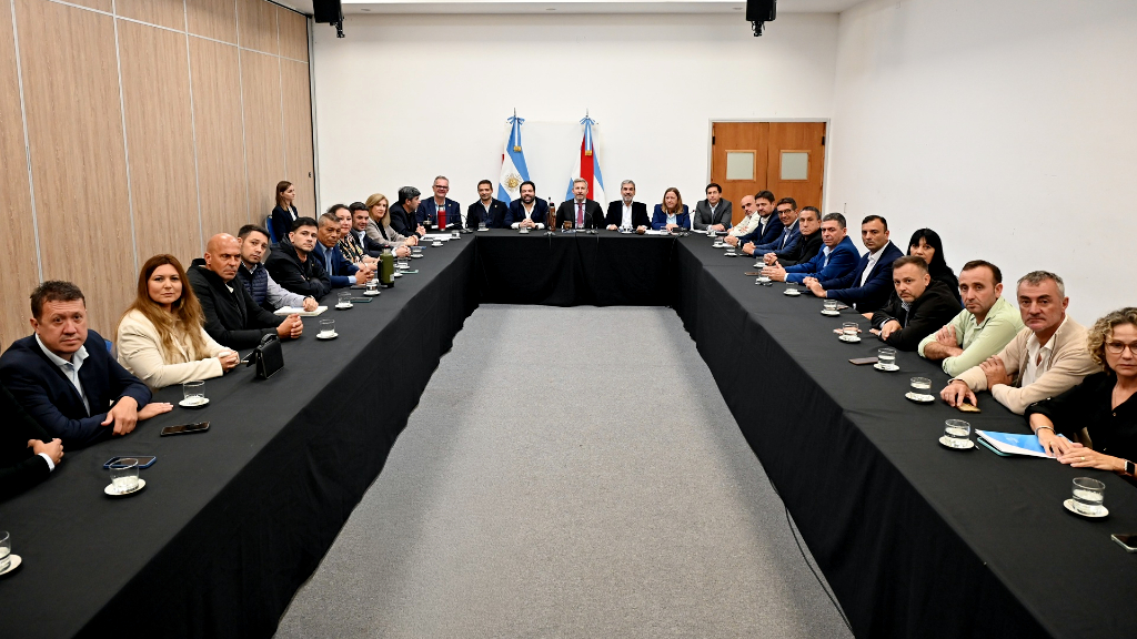 Frigerio se reunió con intendentes peronistas