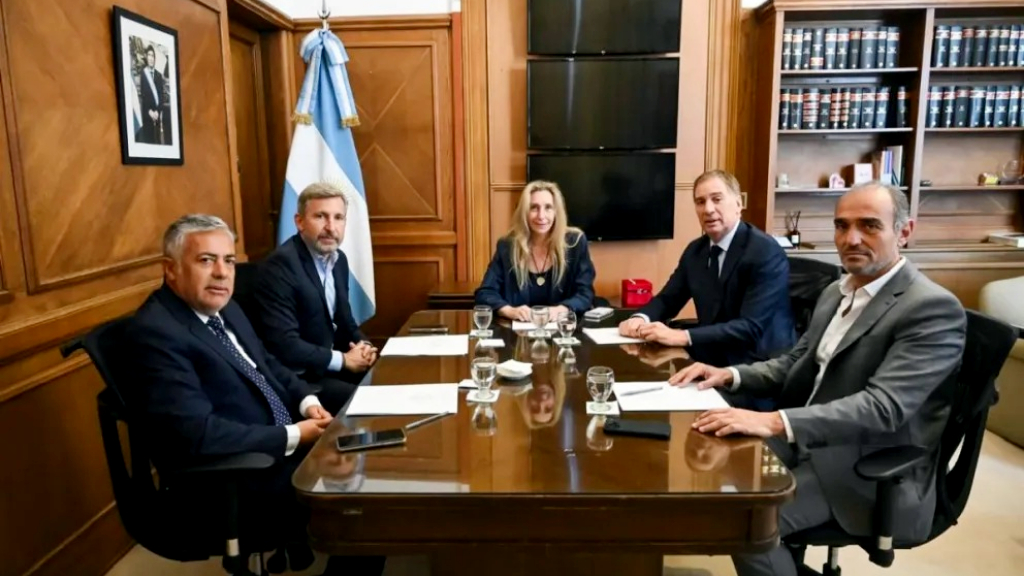 Karina y Lule Menem recibieron a Frigerio