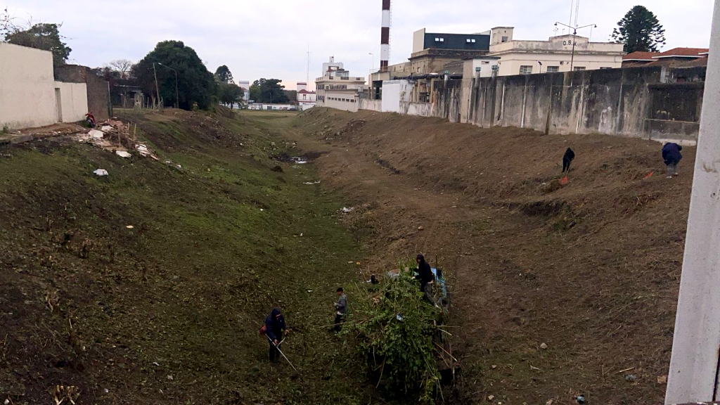 El Municipio se hace cargo de la limpieza en terrenos ferroviarios en El Tropezón