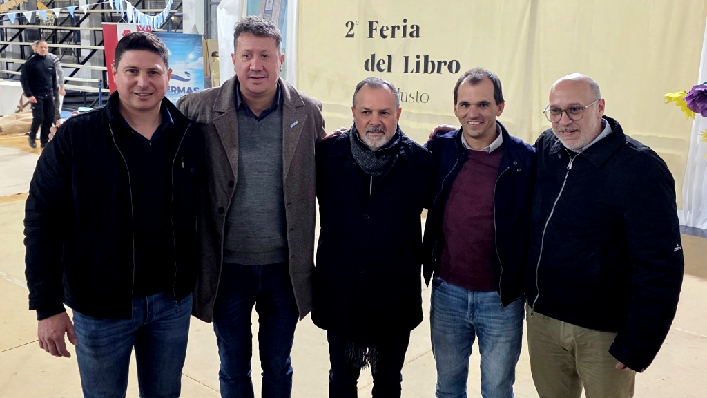 El intendente Sandoval asistió a la Feria del Libro