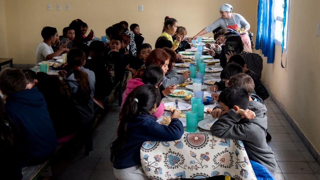 La provincia apeló la suspensión del nuevo sistema en Comedores