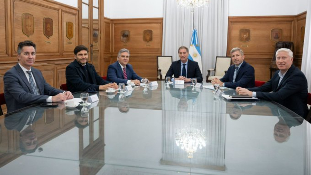 Frigerio en una reunión con Santilli