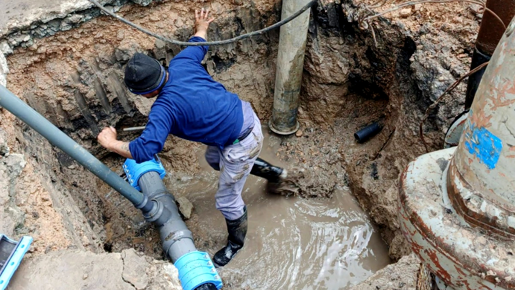 Repararon un caño y se normaliza la presión de agua