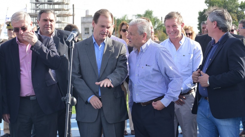 Lauritto y Bordet inauguraron la pista sintética de Atletismo