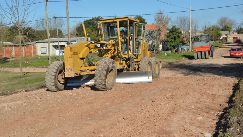 Repararán otras 69 cuadras de calles de tierra