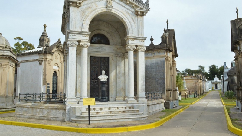 Nuevo horario en el cementerio