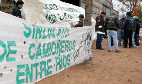 Camioneros paró la planta de combustibles de YPF