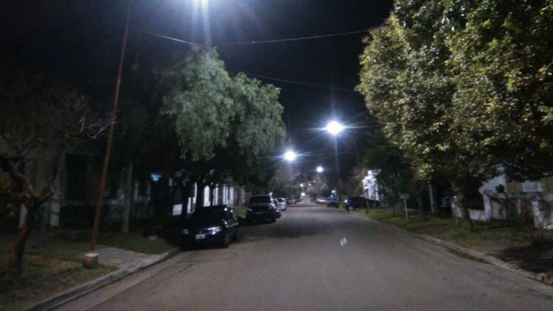 Mejoran la iluminación en el barrio Santa Teresita