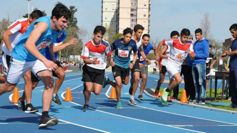 Atletismo: Más de 700 chicos en el Centro de Educación Física