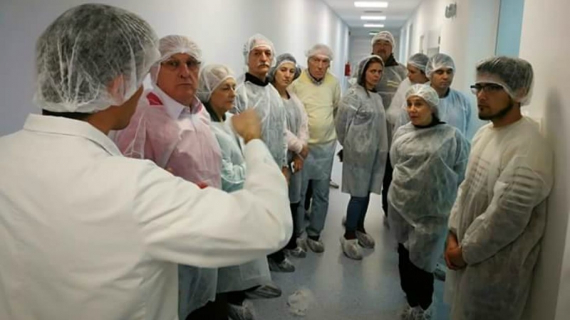 Haddad llevó a legisladores de la provincia a conocer el laboratorio público de Santa Fe