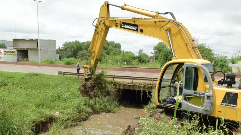 Se realiza la desobstrucción de los grandes desagües pluviales