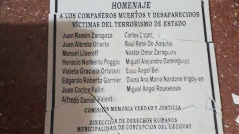 Vándalos robaron y dañaron la placa  de desaparecidos uruguayenses