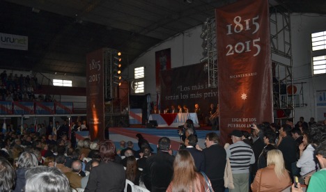 Homenaje a Artigas en La Histórica
