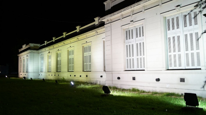 Reforzaron la iluminación en torno a la Escuela Normal