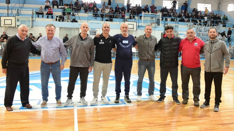 Unos 230 entrenadores se capacitan con “El Oveja” Hernández