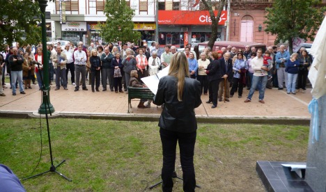 Inauguración del busto en homenaje al ex Presidente Raúl Alfonsín | Imagen: Babel, Valodia Nichajew