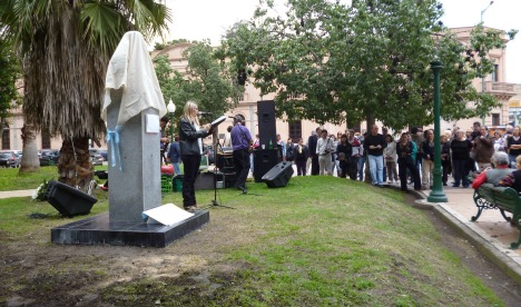 Inauguración del busto en homenaje al ex Presidente Raúl Alfonsín | Imagen: Babel, Valodia Nichajew