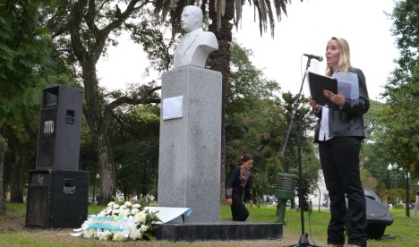 Inauguración del busto en homenaje al ex Presidente Raúl Alfonsín | Imagen: Babel, Valodia Nichajew