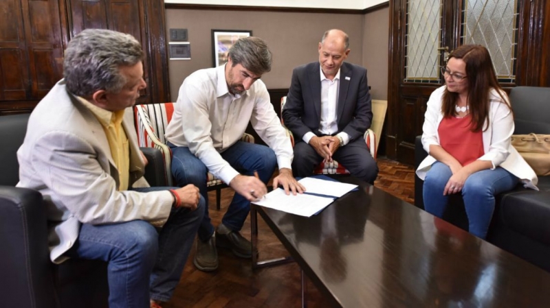 Giano y Sabella firmaron un convenio de colaboración entre Diputados y la UNER