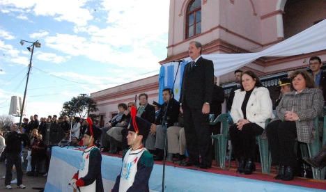 Schepens encabezó el acto por el 9 de Julio