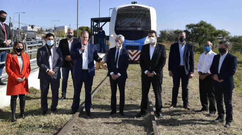 Bordet, Massa y Meoni reactivaron el tren en Paraná