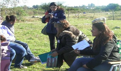 Charlas sobre violencia de género y familiar se dictaron en distintos barrios