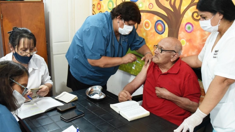 La vacunación en los geriátricos comenzó en Concepción del Uruguay
