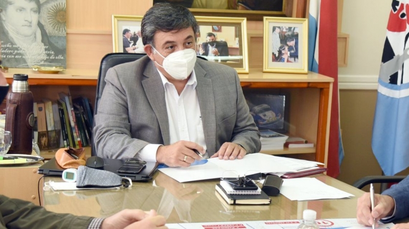 Oliva anunció que comenzarían restricciones horarias nocturnas