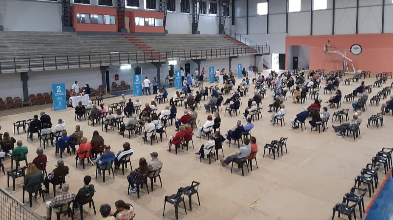 Día de vacunación record en La Histórica: 1600 personas