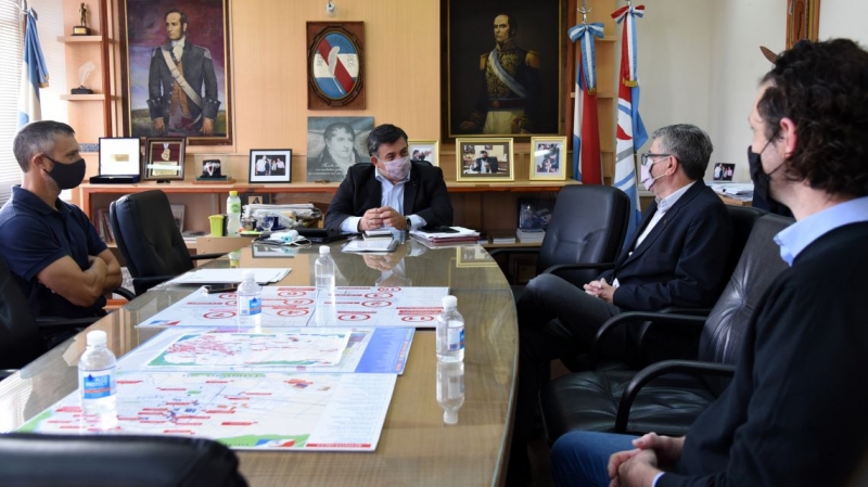 Oliva redobla la apuesta en educación y en tecnología