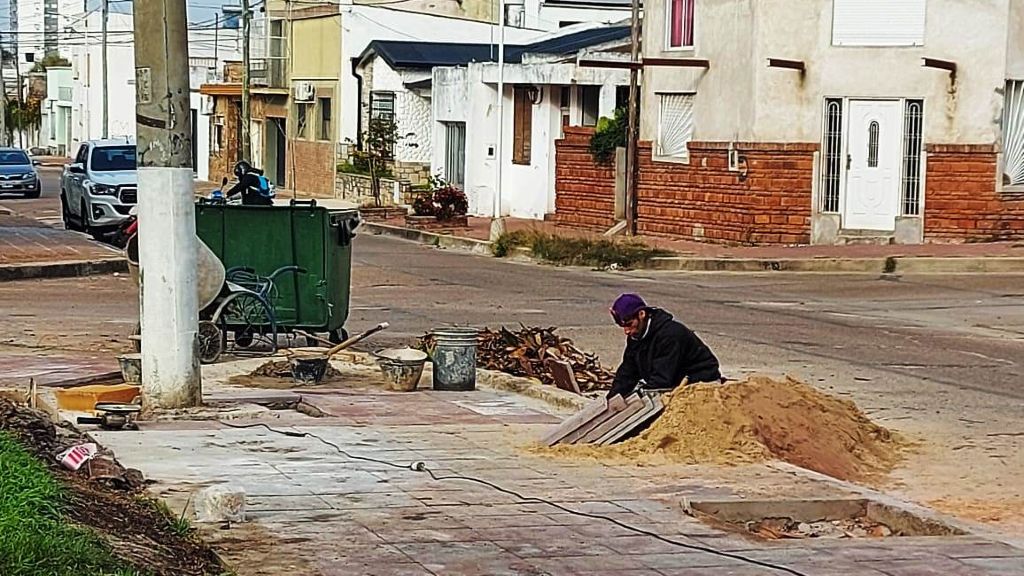 Finalizan la nueva vereda en Plaza Urquiza