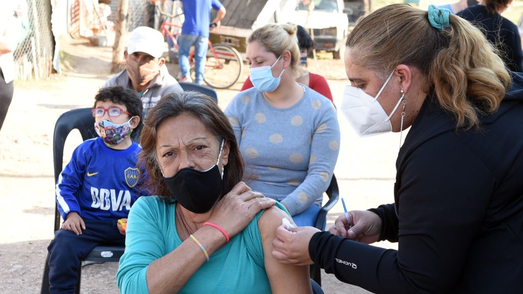 Vacunaron contra el Covid en barrios La Tablada y Cristo de los Olivos