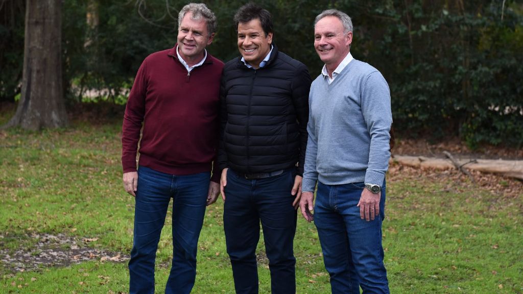 Manes recibió y se fotografió con Galimberti y Schneider