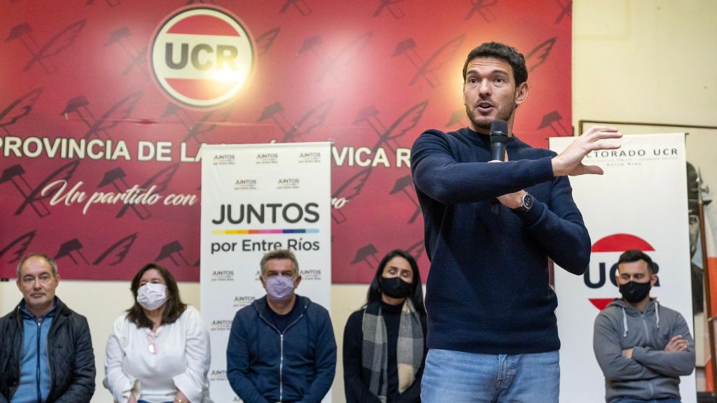 Gainza (PRO) hizo acto en sede de la UCR y Galimberti lo mandó a alquilar un pelotero