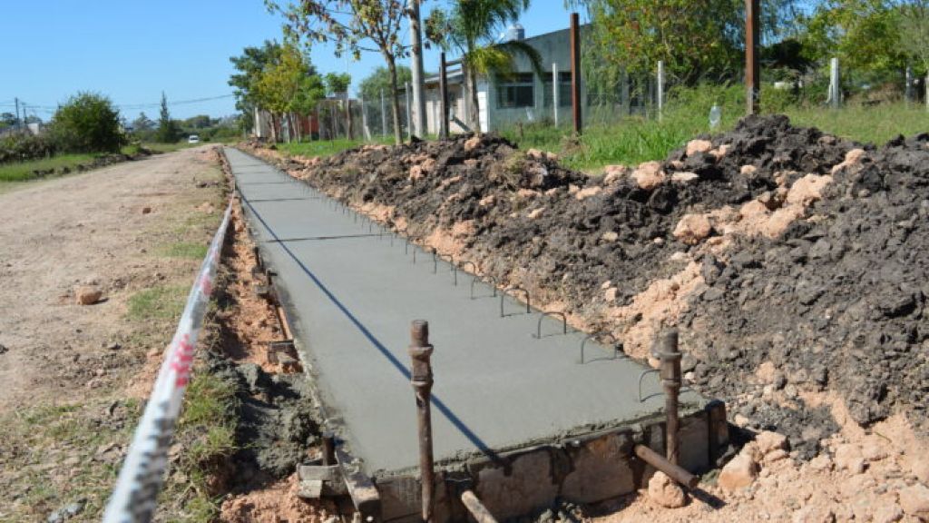 Construyen 8 mil metros de cordones cuneta en barrios uruguayenses