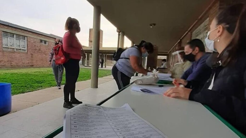 El 59 por ciento votó en Uruguay