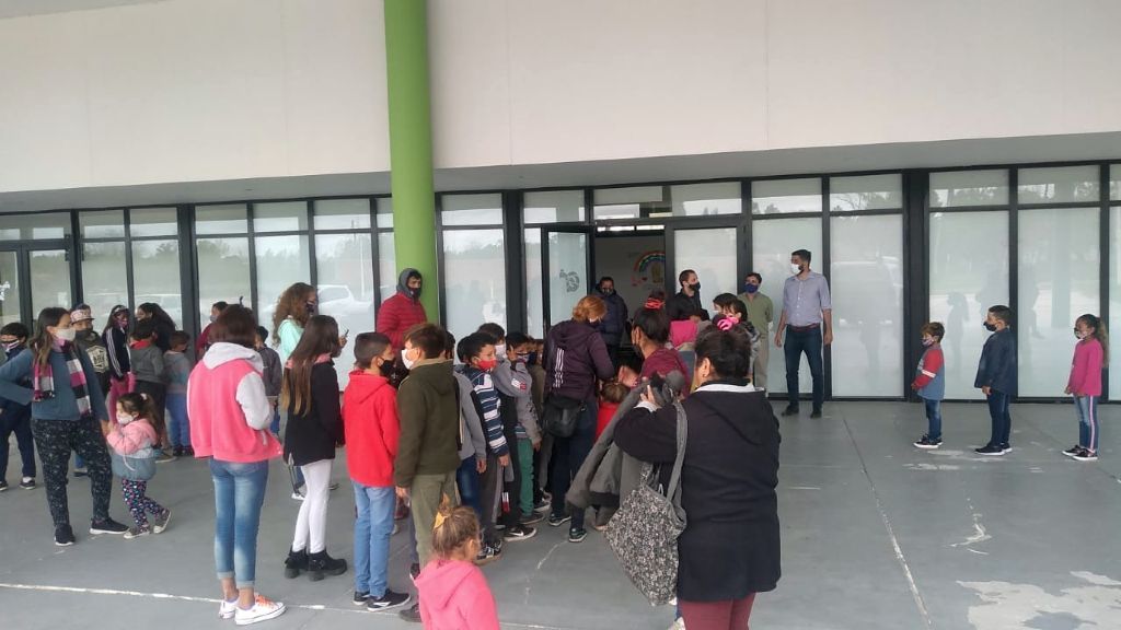 Unos 75 niños y niñas disfrutaron del cinemóvil en La Histórica