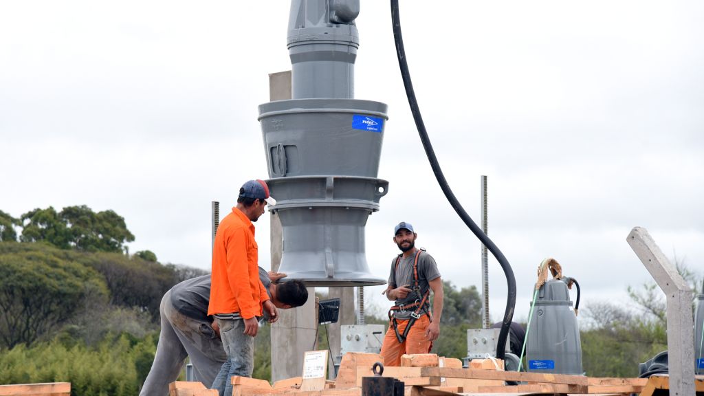 Se terminaron de colocar las bombas de agua en la Defensa Norte y ya estaría lista la obra