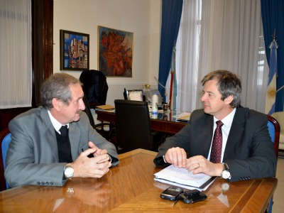 Ejecutivo propone un plan de viviendas sociales con generación de trabajo