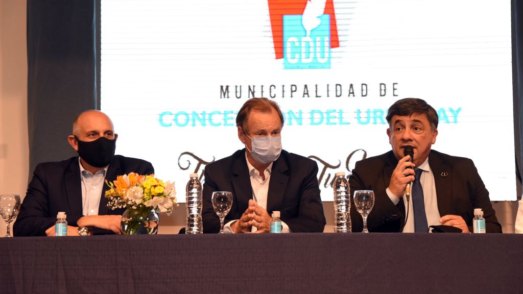Oliva anunció la conectividad de internet para 21 barrios