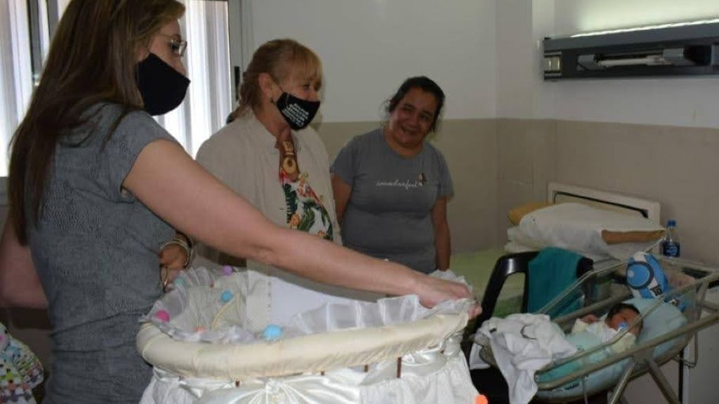Se realizó la tradicional entrega de ajuares por el Día de la Madre