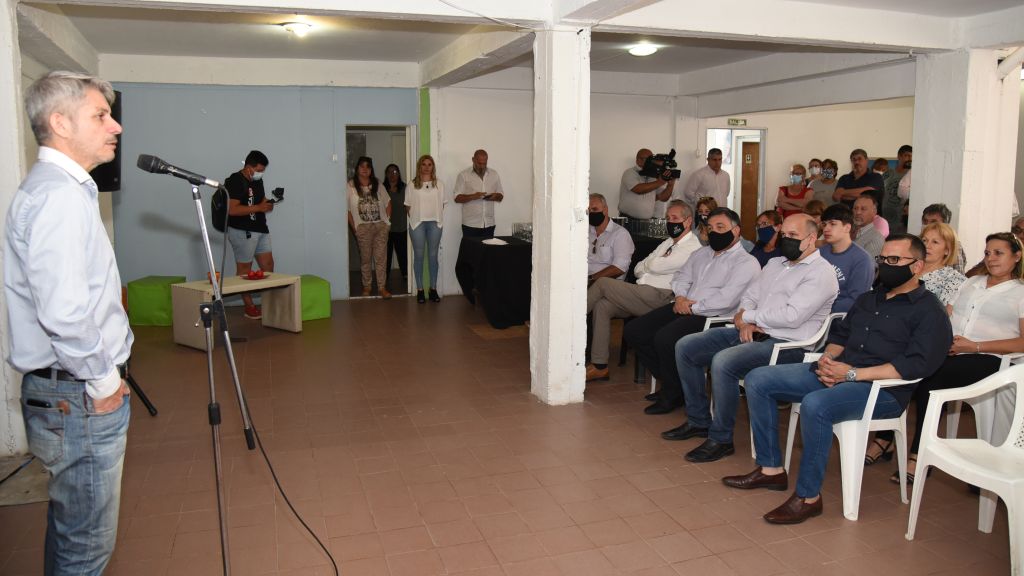 Municipales homenajearon a empleados que cumplieron 25 años de servicio y jubilados